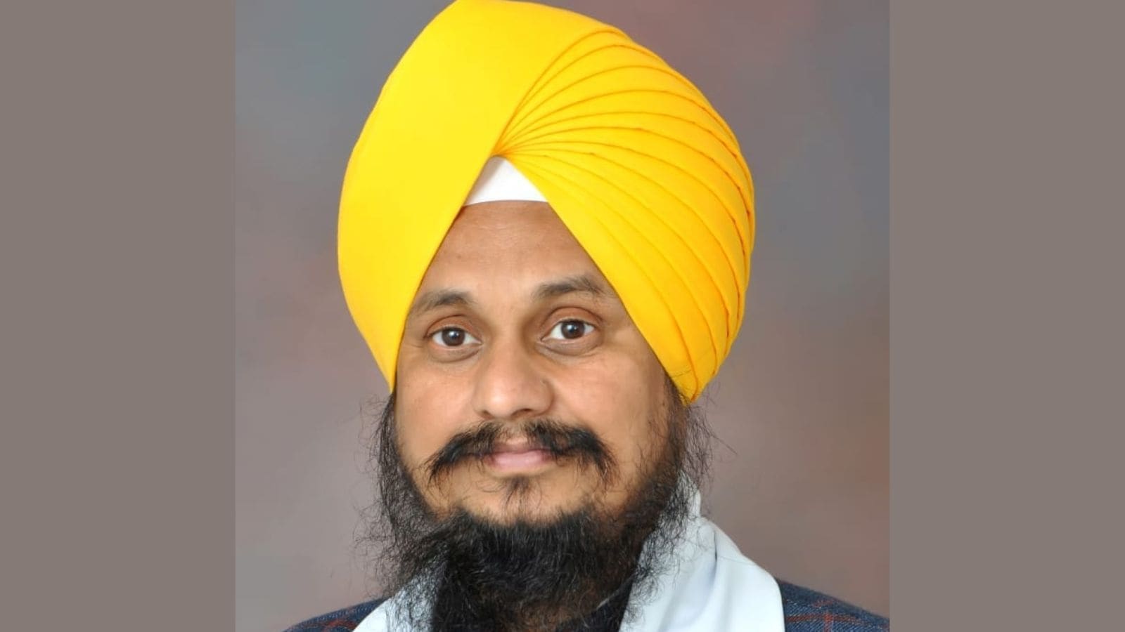 Speculations rife as Dera Beas chief meets Giani Harpreet Singh | Chandigarh News