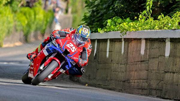 (Isle of Man TT : Twitter)