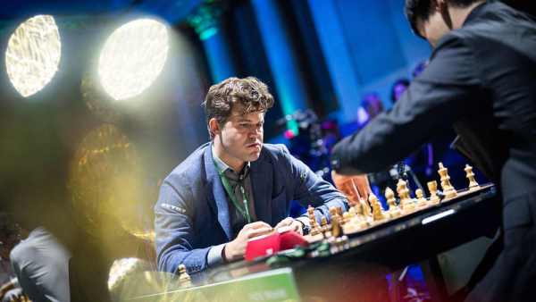 Magnus Carlsen starts day 1 of the World Rapid Championship on Wall Street poorly (FIDE/Lennart Ootes)