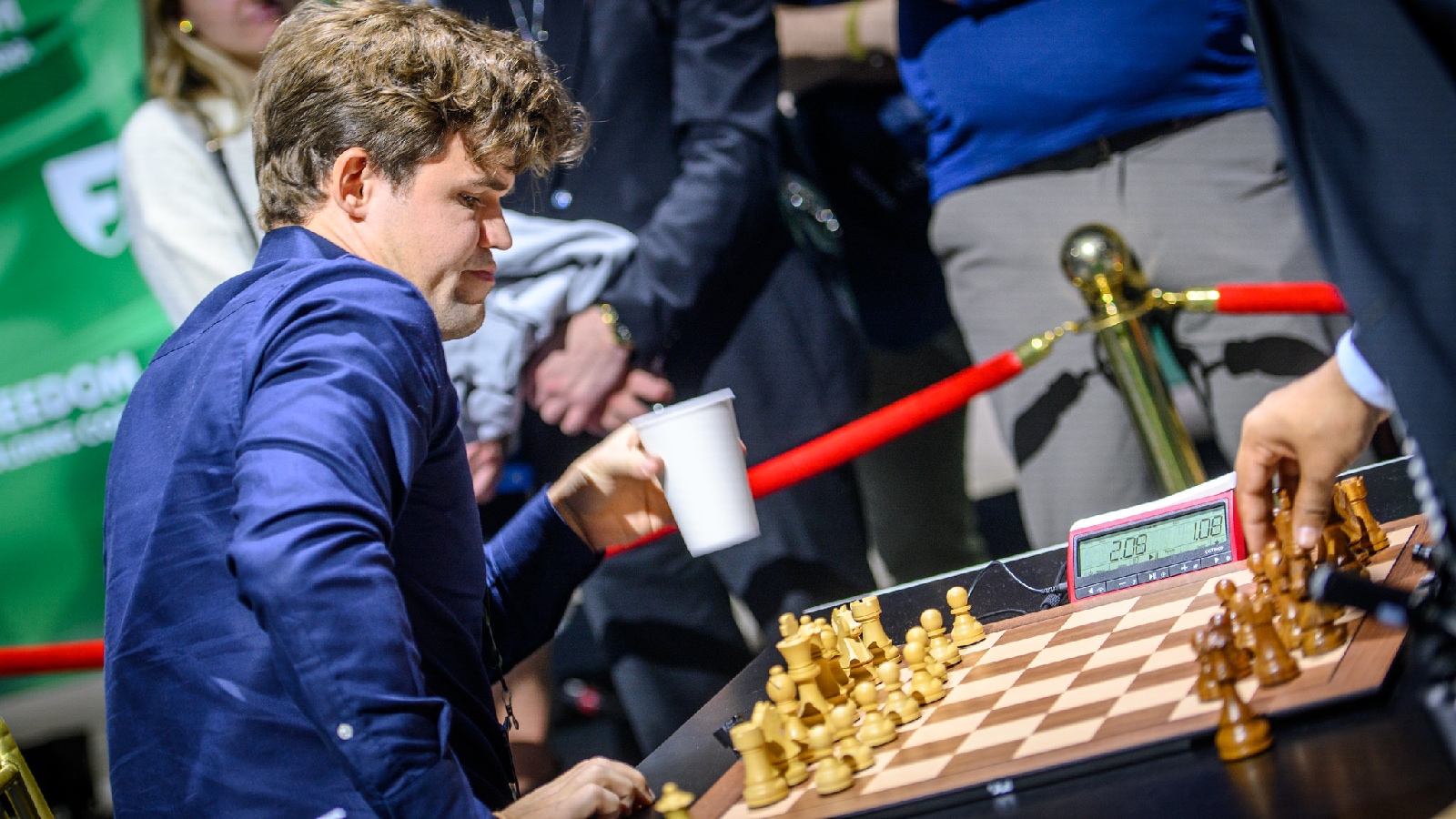 Magnus Carlsen arrives one minute late for 3-min game, says he was buying new pair of jeans