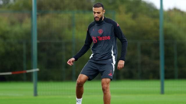 Other Man United players chose to not put on the jacket, so that Mazraoui, would not be seen as the only player to have refused to wear the jacket. (Reuters)