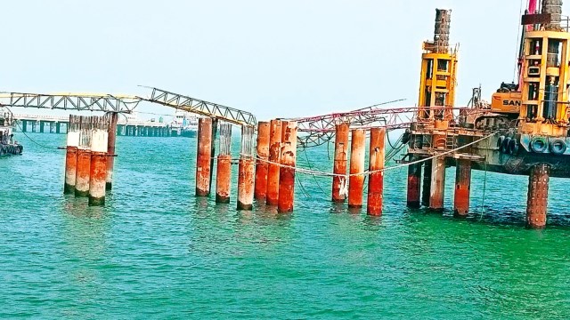 crane collapse, Gujarat crane collapse, crane collapse at jetty, Okha crane collapse at jetty, Ahmedabad news, Gujarat news, India news, Indian express, current affairs