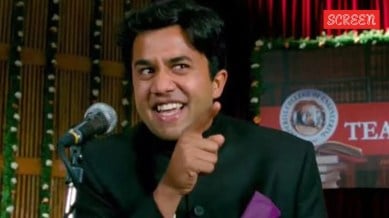 Omi Vaidya as Chatur Ramalingam