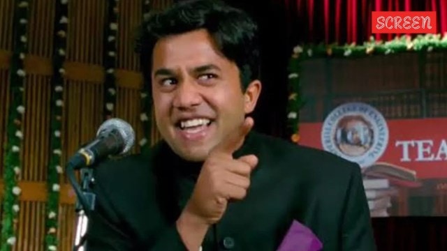 Omi Vaidya as Chatur Ramalingam