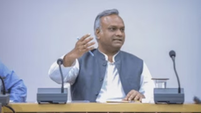 Congress leader Priyank Kharge said that the incentive package offered to Google by Andhra Pradesh was an economic disaster.
