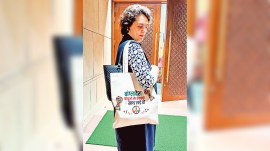 Yogi targets Priyanka, Yogi Adityanath, Priyanka Gandhi Vadra, Palestine bag, Indian express news, current affairs