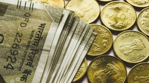 Rupee ends higher as RBI holds rates but logs 5th straight weekly fall