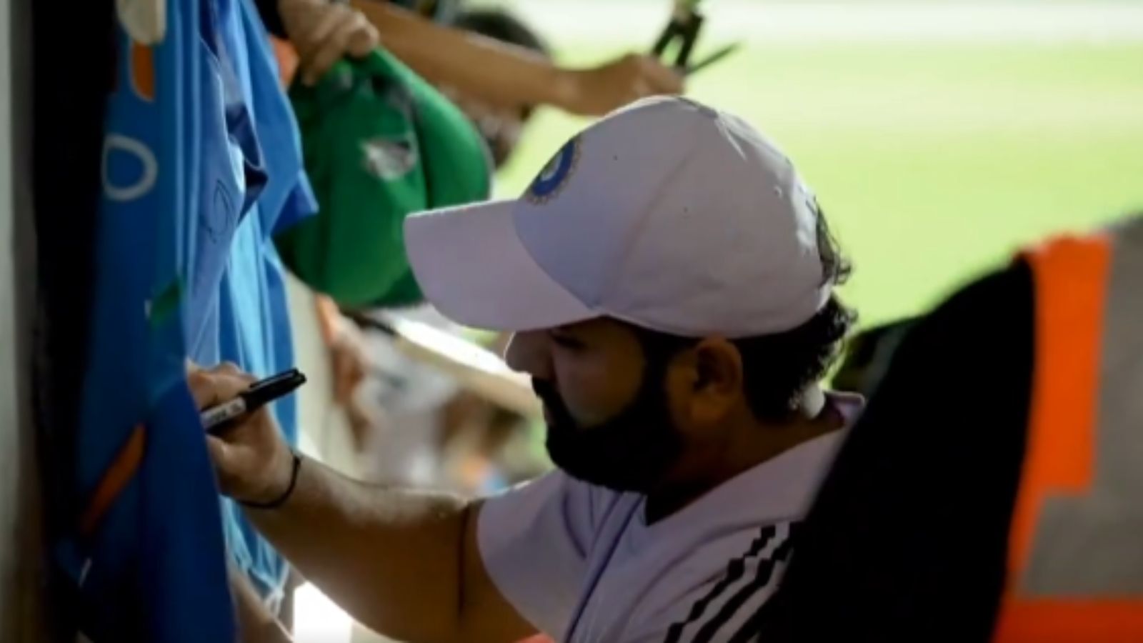 Watch: Rohit Sharma gives autograph to long-time fan: ‘Rohit bhai please, dus saal ho gaye yaar’ | Cricket News Watch: Rohit Sharma gives autograph to long-time fan: ‘Rohit bhai please, dus saal ho gaye yaar’ | Cricket News