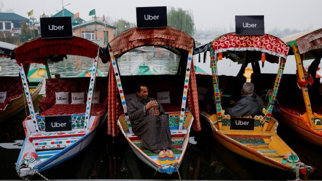 Now, book an Uber Shikara in Dal