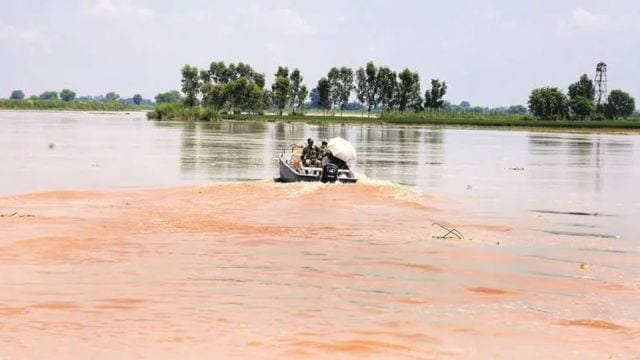 The farmers, from Rajasthan’s Sri Ganganagar and Hanumangarh districts, have started a ‘Zeher se mukti andolan’ (Stop the pollution movement), alleging that pollution from factories in Punjab is leaving the water toxic and causing major illnesses to residents of their districts. (File Image)