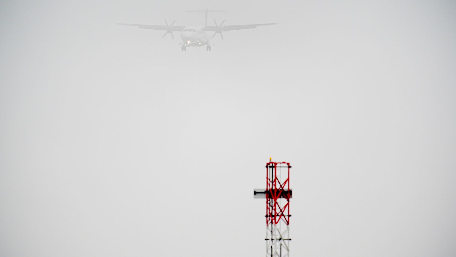 UK airport flights delay fog