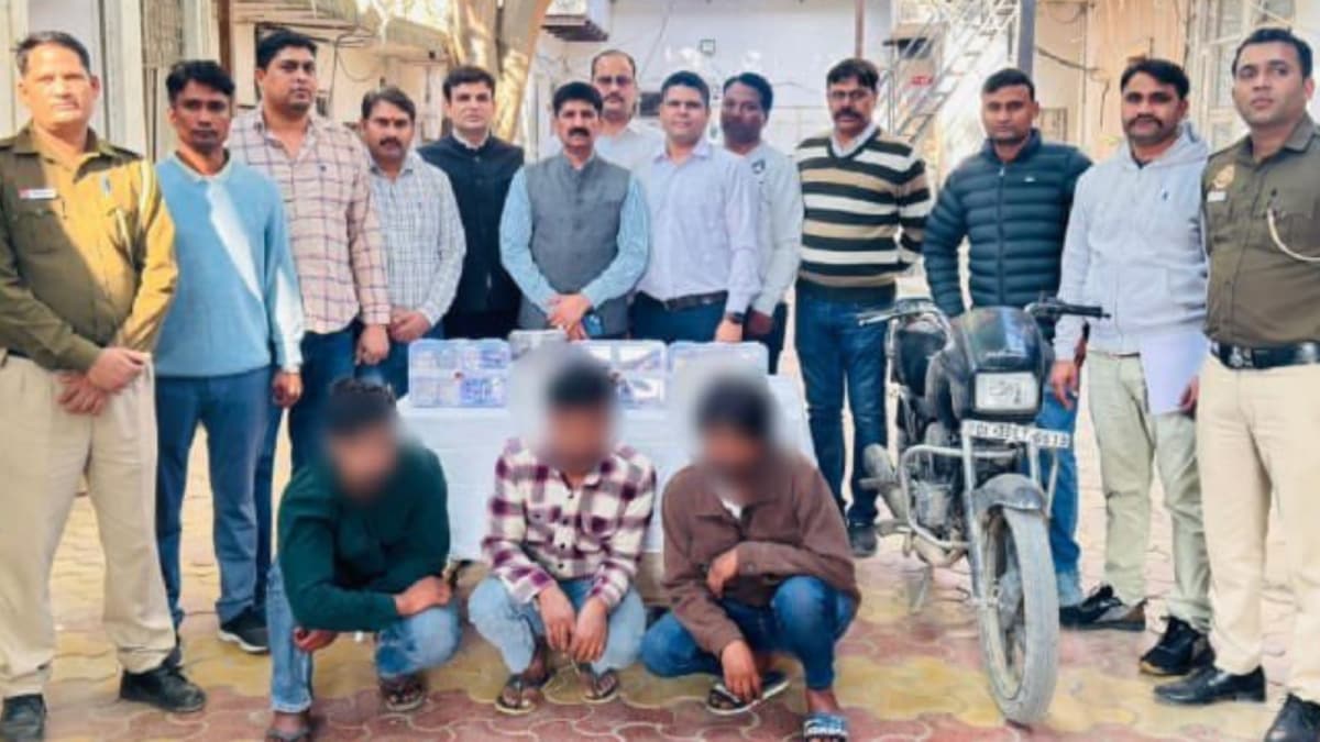 Delhi Police arrest 3 for robbing collection agent of Rs. 16.25 lakh | Delhi  News - The Indian Express