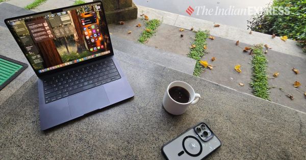 macOS Sequoia 15 lets you mirror your iPhone on a Macbook Pro.