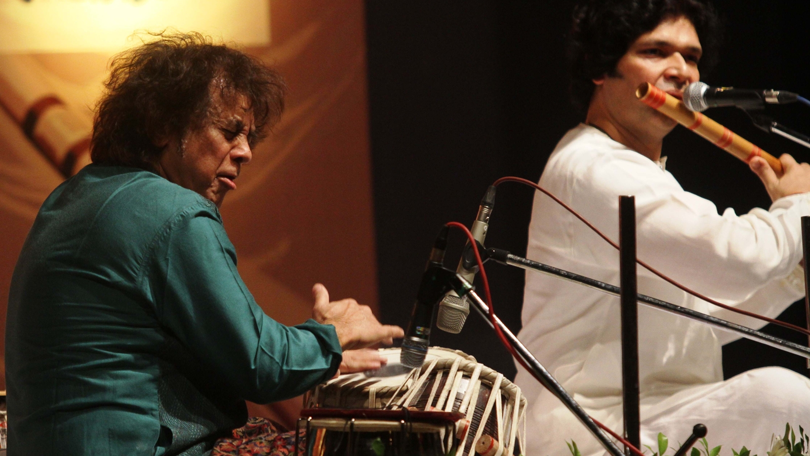 tributes pour in for zakir hussain