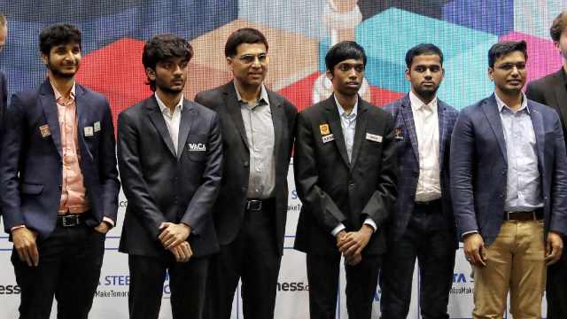 From left to right Indian chess masters Vidit Gujarathi,D Gukesh,Viswanathan Anand, R. Praggnandhhaa,Arjun Erigaisi and P Harikrishna (Express photo by Partha Paul)