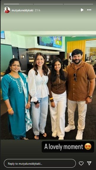Mutyalu Reddy and his family with Anushka Sharma