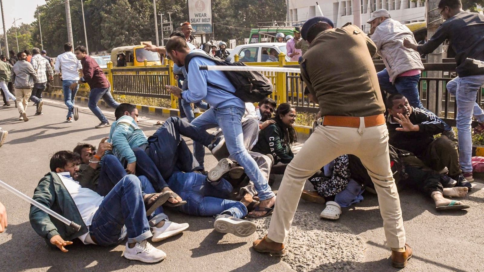 A police official lathicharges aspirants during their protest over normalization of the 70th Bihar Public Service Commission (BPSC) examination, outside BPSC office, in Patna, Friday, Dec. 6, 2024. (PTI Photo)