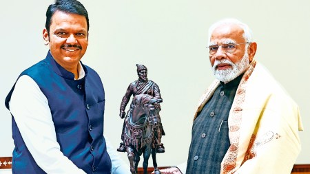 Devendra Fadnavis, Devendra Fadnavis gifts statues to Modi shah, Narendra Modi, Mumbai news, Maharashtra news, Indian express, current affairs