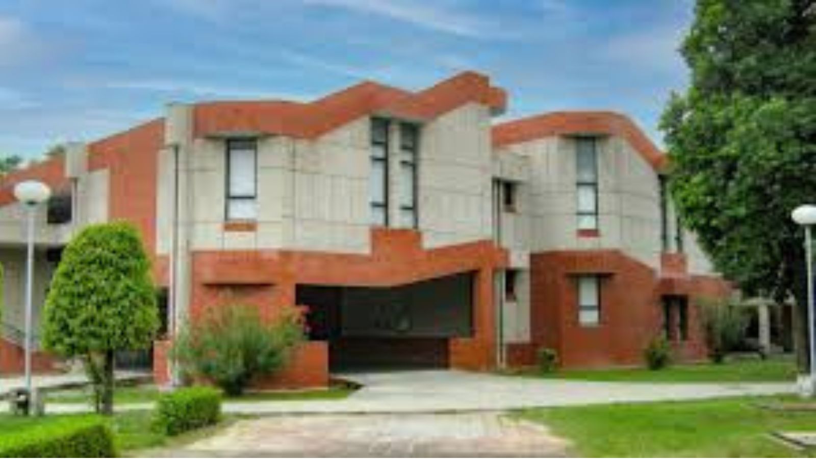 IIT Kanpur hires for various administrative level positions