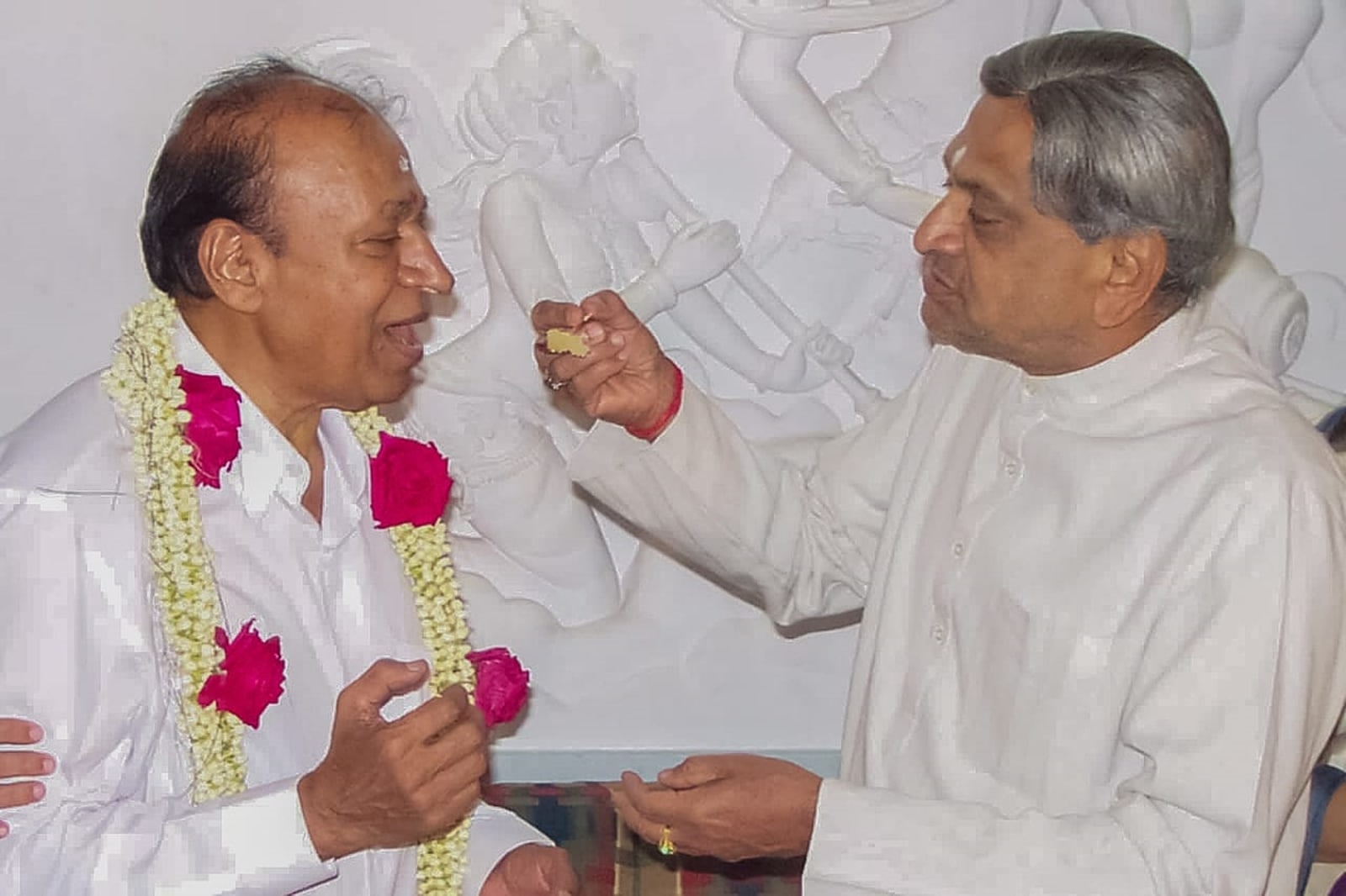 Former Karnataka CM S M Krishna with Kannada matinee idol Dr Rajkumar. (Express archive)