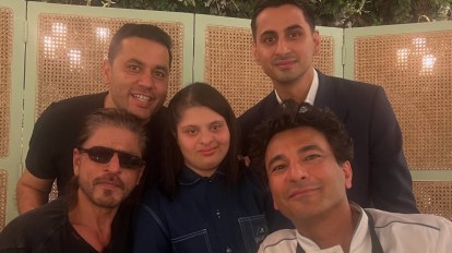 Shah Rukh Khan visits Vikas Khanna&rsquo;s Michelin-awarded restaurant 