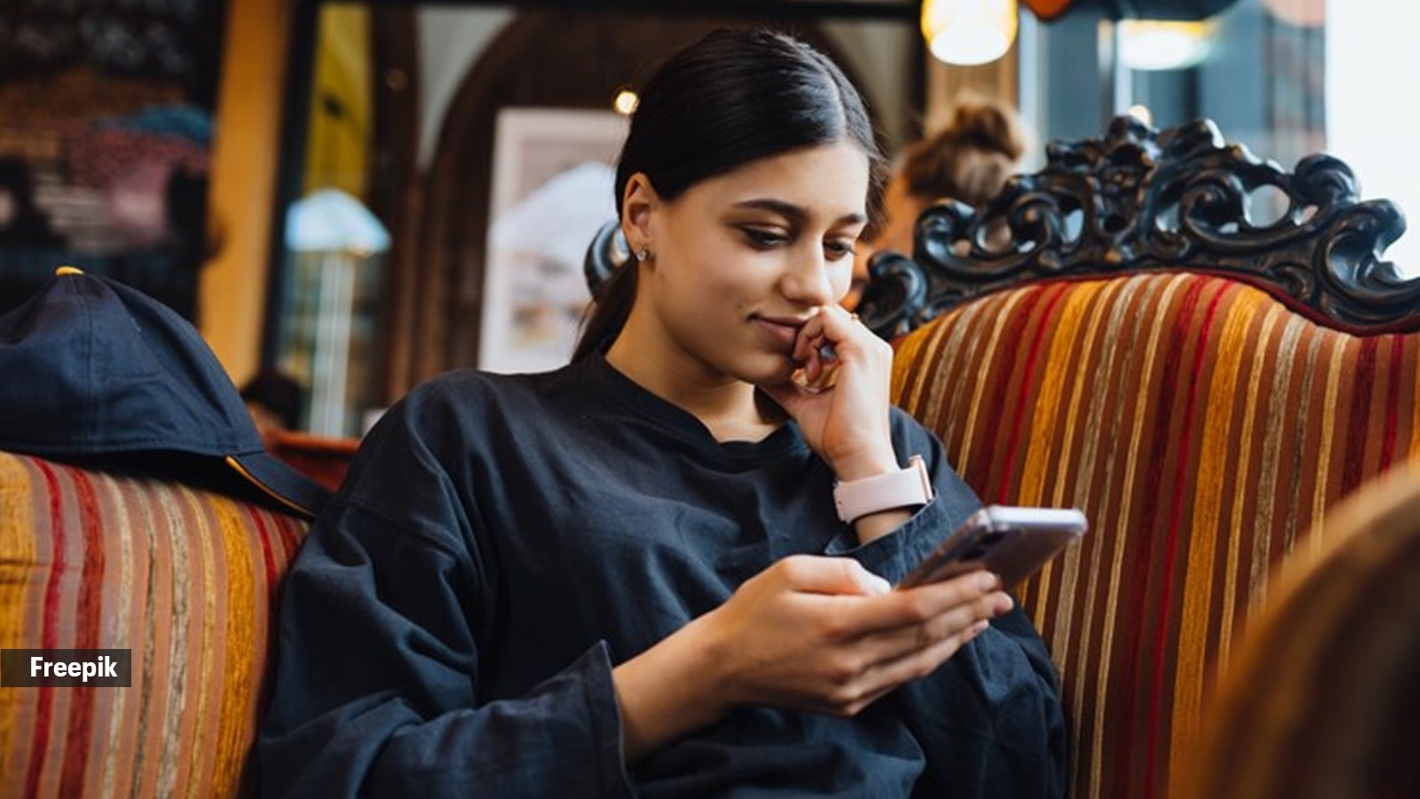 Scroll less, connect more: New study shows how to make social media work for you