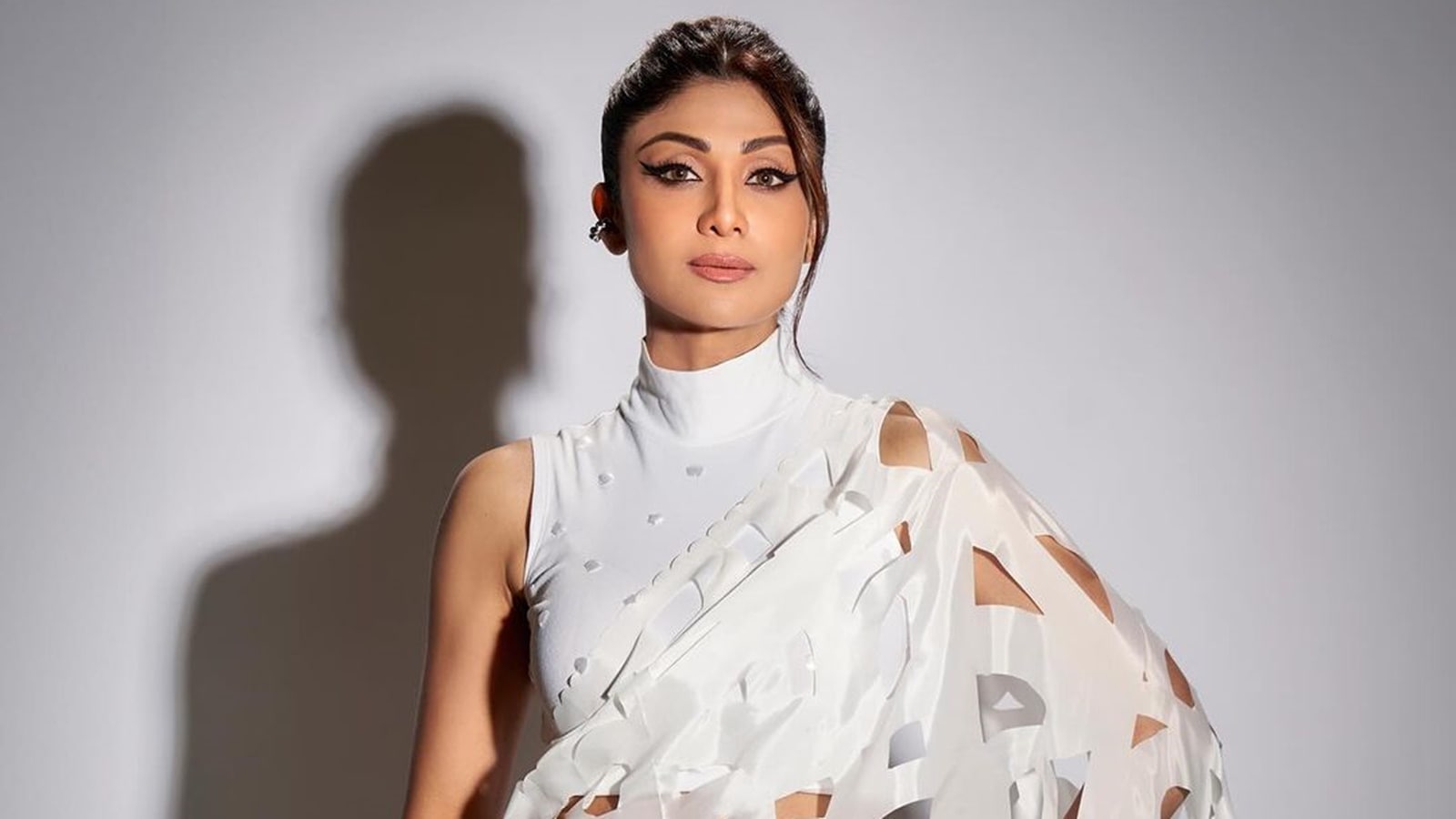 Shilpa Shetty Kundra shows us how to nail a spinal wave flow; find out the benefits of this yoga exercise