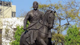 Maharashtra shivaji statue collapses, new one to be made.