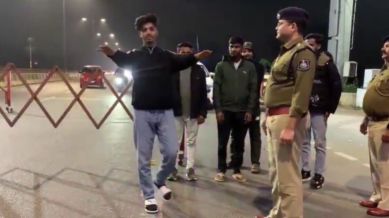 Some motorists were asked to walk, coordinating the front toe and heel on the white divider strips on the street.