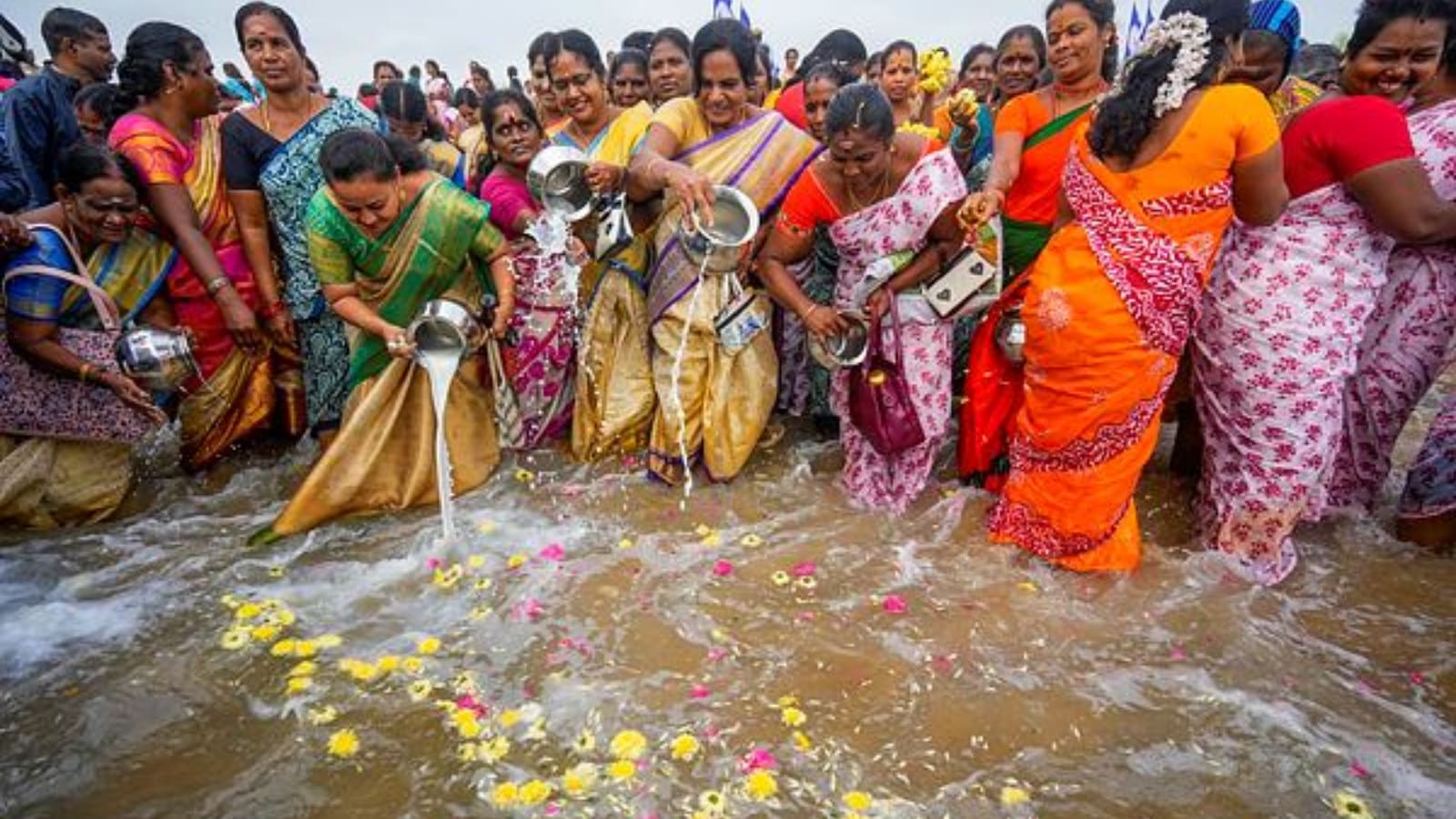 People from all walks of lives joined the fishers and the Tsunami survivors in paying a tearful homage.