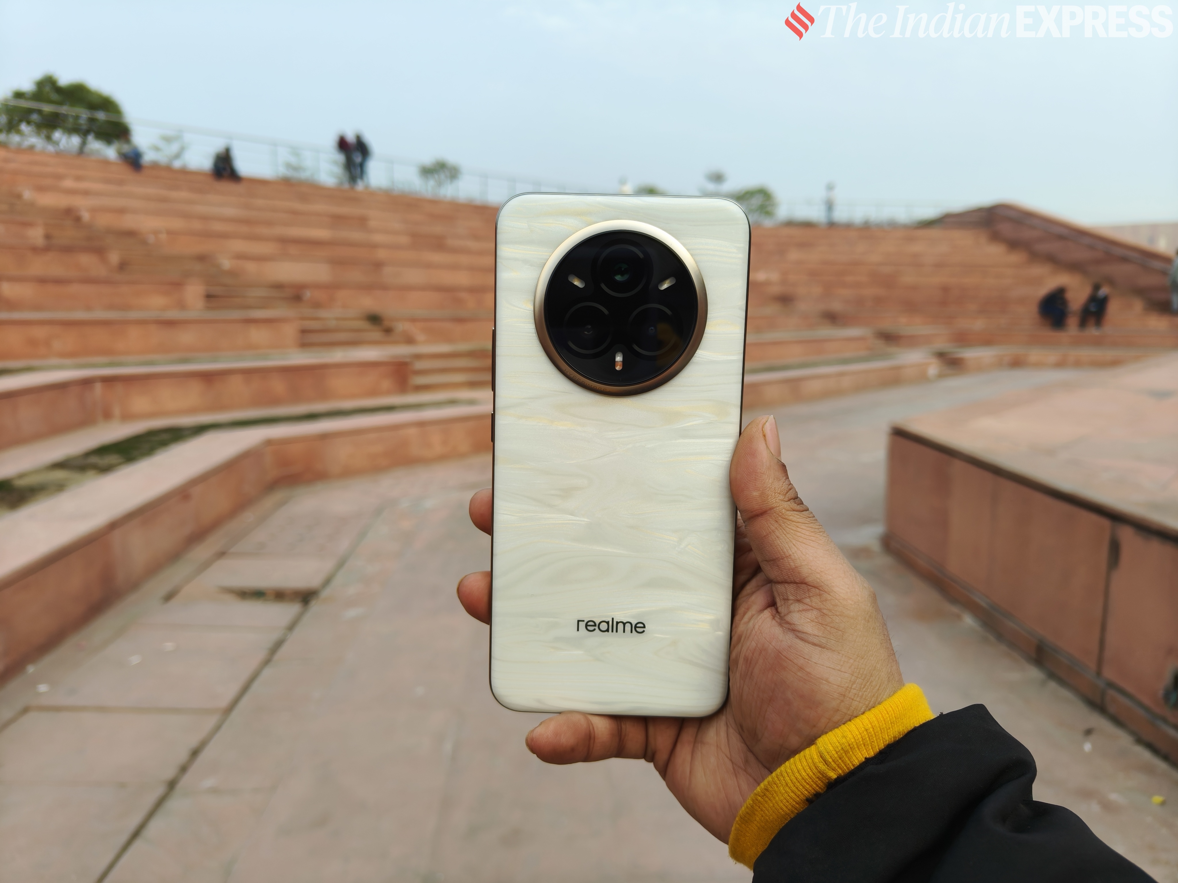 The back panel changes colour from white to blue in temperatures under 16 degree Celsius.