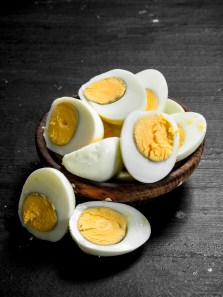 Boiled eggs vs omelettes: Which is the healthier choice?