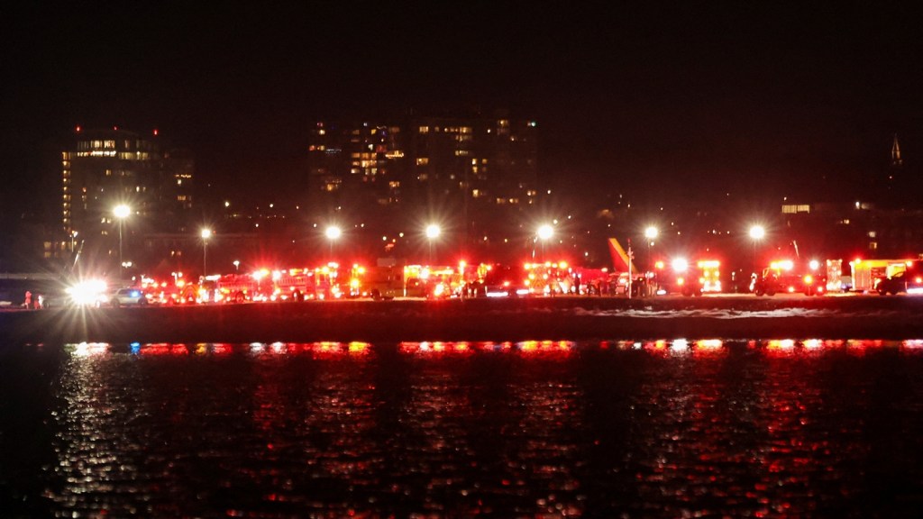 DC Plane Crash Update: American Airlines plane, US Army chopper collide ...