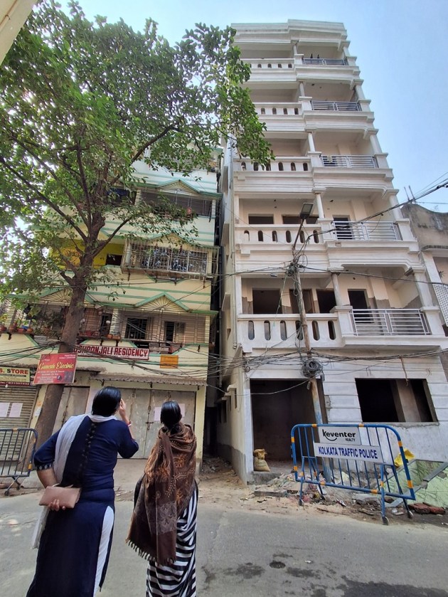 Kolkata's tilted building