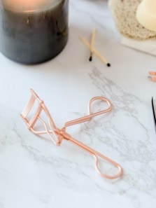 Are eyelash curlers harming your lashes? Experts weigh in