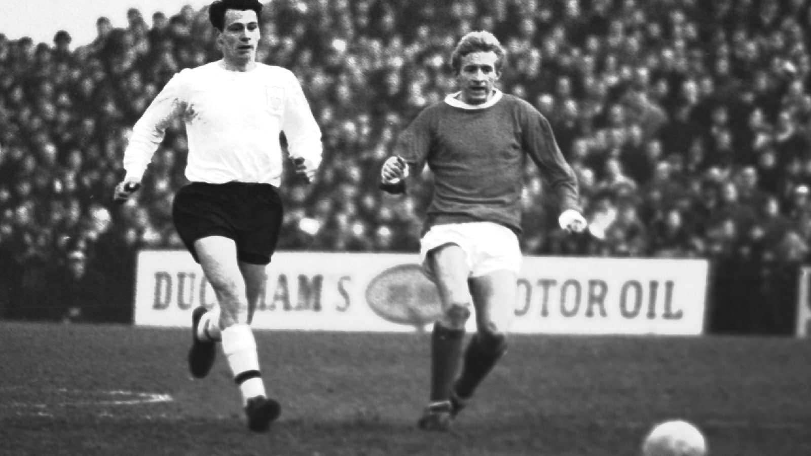 Manchester United's Denis Law (right) and Fulham's Bobby Robson give chase during their an English first division soccer match at Craven Cottage in London, Jan. 15, 1966. (AP File Photo)