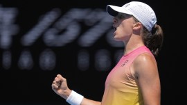Iga Swiatek of Poland reacts during her quarterfinal against Emma Navarro of the U.S. at the Australian Open tennis championship in Melbourne, Australia, Wednesday, Jan. 22, 2025. (AP Photo)