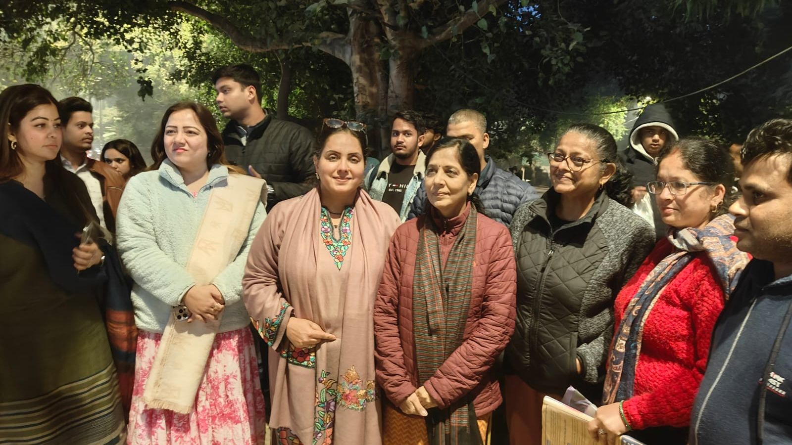 AAP women leaders from Punjab knock on Delhi doors to seek votes ...