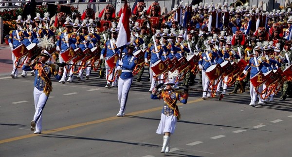 The Indonesian contingent marching on Kartavya Path. 