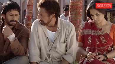 Naseeruddin Shah, Arshad Warsi and Vidya Balan in a still from Ishqiya