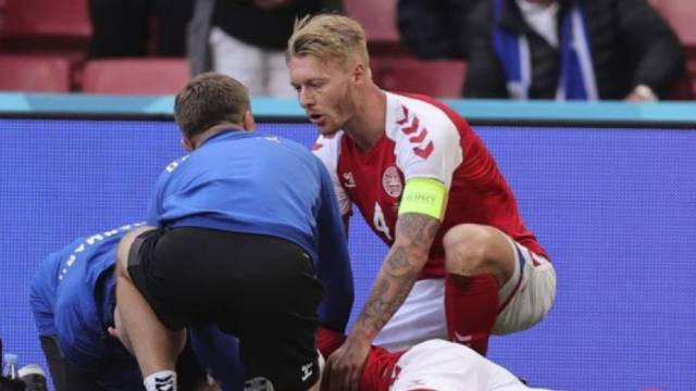 Simon Kjaer Retires