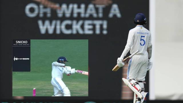 One frame on the Snicko showed a spike in the frame right after the ball had passed Sundar's glove, but none when it was closest to the glove. (APOne frame on the Snicko showed a spike in the frame right after the ball had passed Sundar's glove, but none when it was closest to the glove. (AP)/Screengrab)