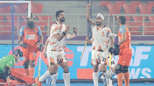 Jugraj Singh (2nd from right) is now the leading scorer in the early stages of HIL as he added two more to his tally on Saturday. (HIL)