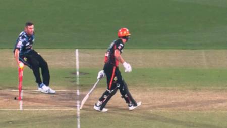 Jamie Overton Mankading Finn Allen and Raise temper in BBL (Screengrab: Fox cricket)