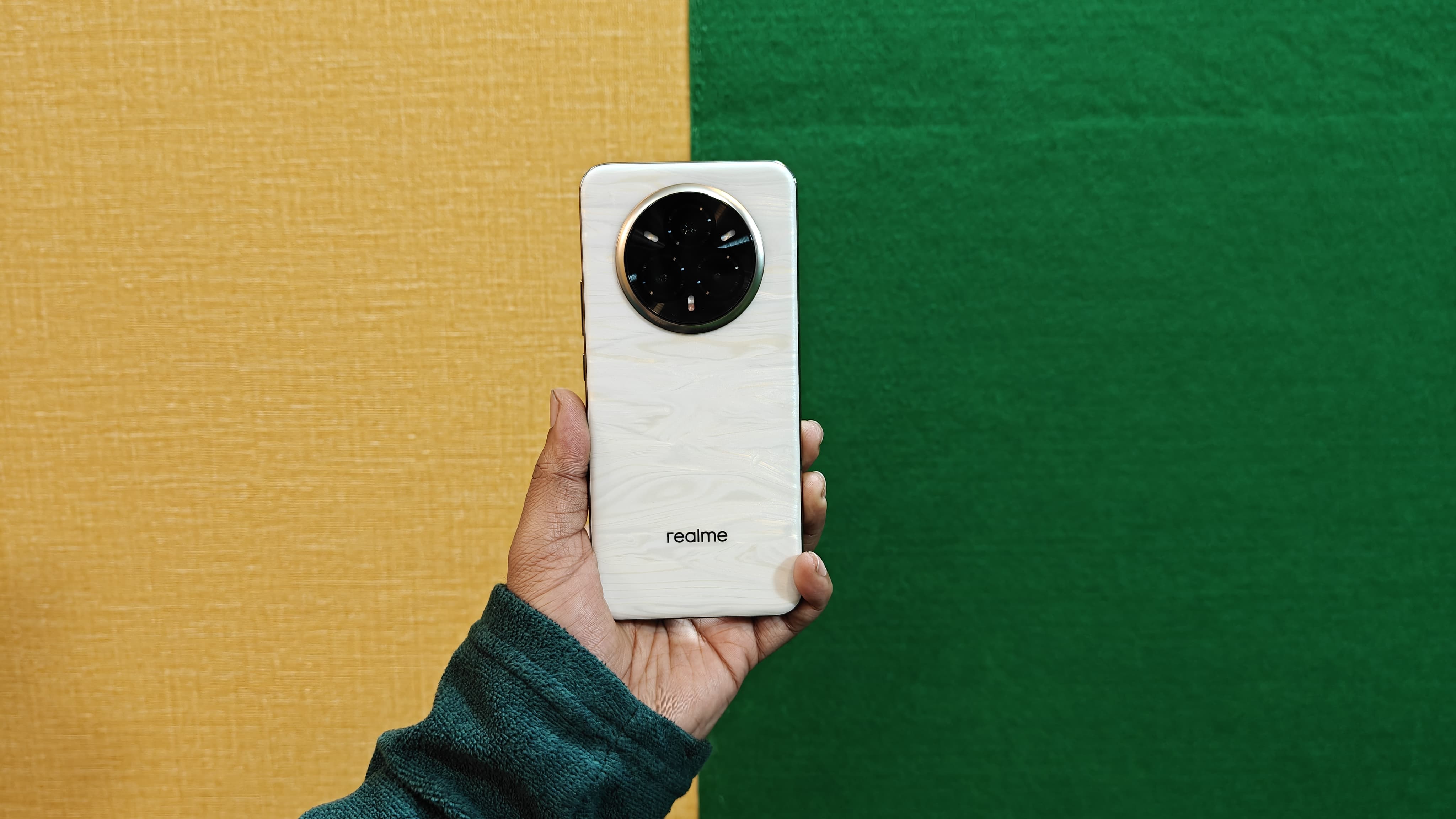 Realme 14 Pro Plus is the first phone to have a temperature sensitive colour changing back panel.