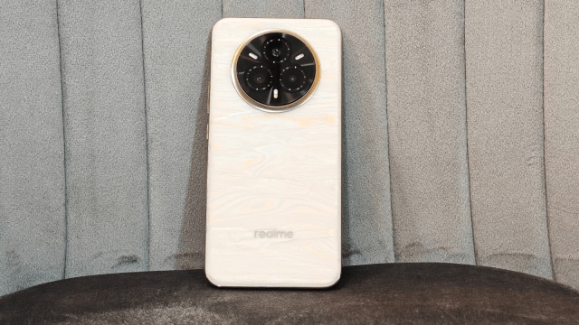 Realme 14 Pro Plus is available in three colourways.