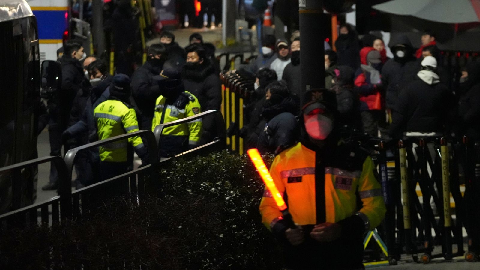 South Korea authorities at President Yoon’s residence to execute arrest warrant | World News South Korea authorities at President Yoon’s residence to execute arrest warrant | World News