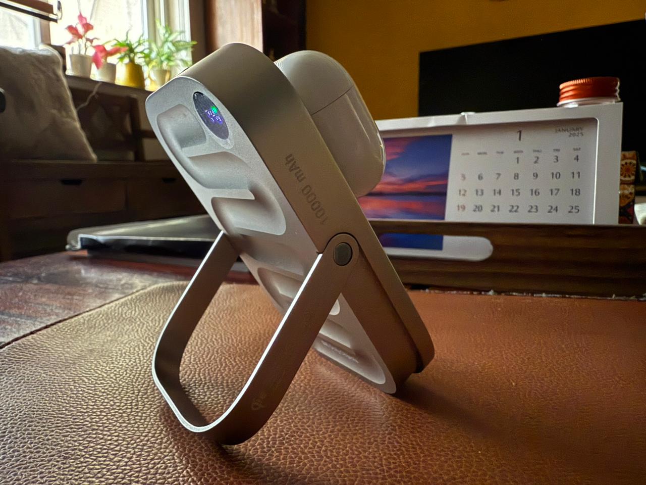 The charging ring can also be used to power up AirPods. 