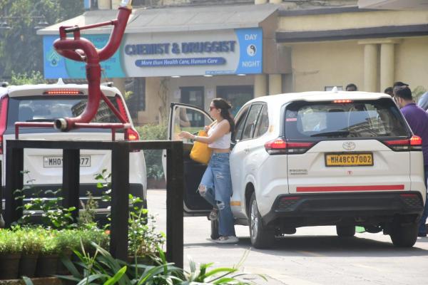 Sara Ali Khan at the hospital