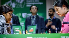 Chinese grandmaster Zhu Jiner (right) lost to India's R Vaishali in the quarterfinals of the FIDE Women's World Blitz Championship. Photo: Michal Walusza/FIDE)